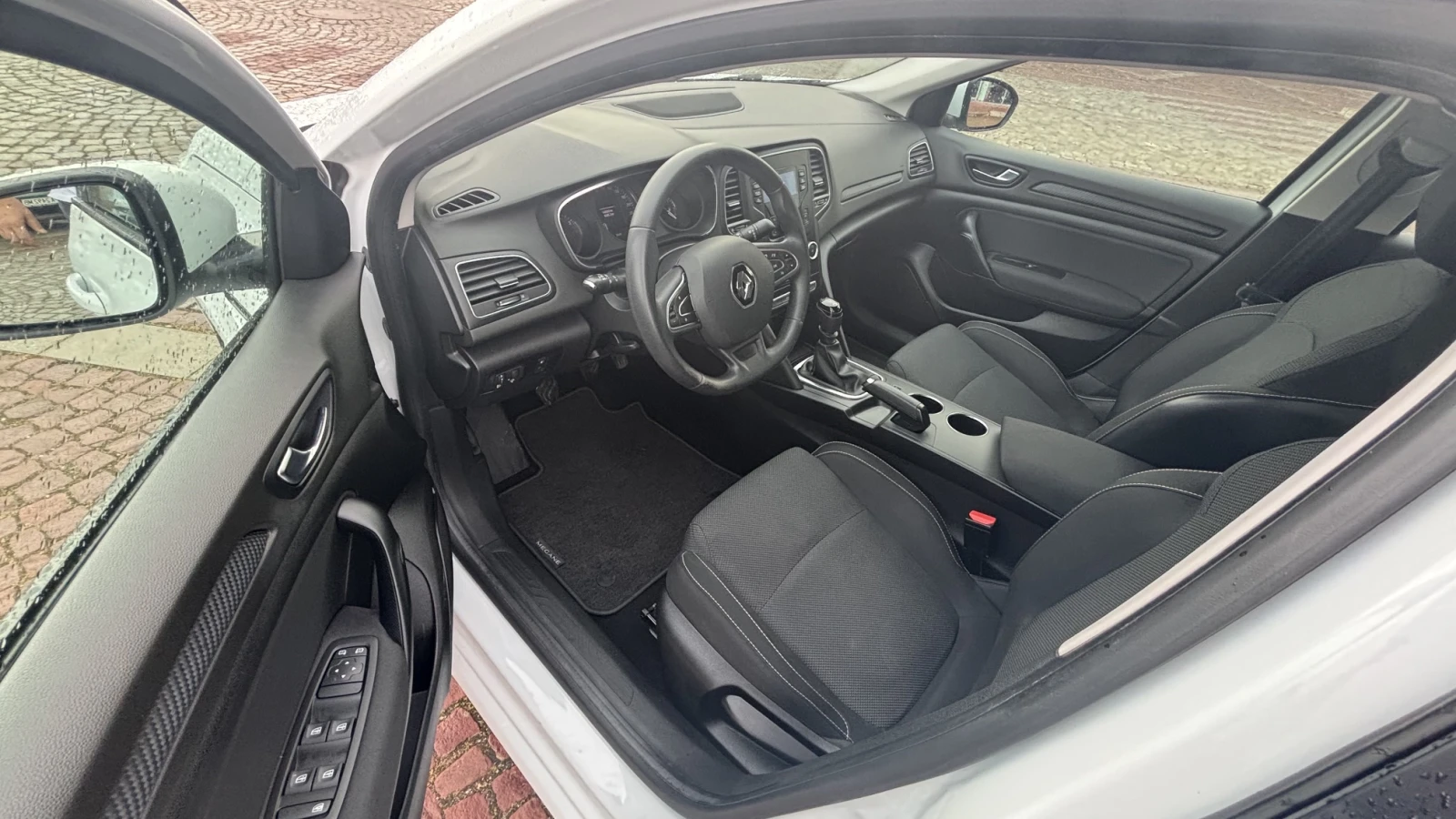 Renault Megane TCe 140 бензин BVM6, снимка 14 - Автомобили и джипове - 54645087