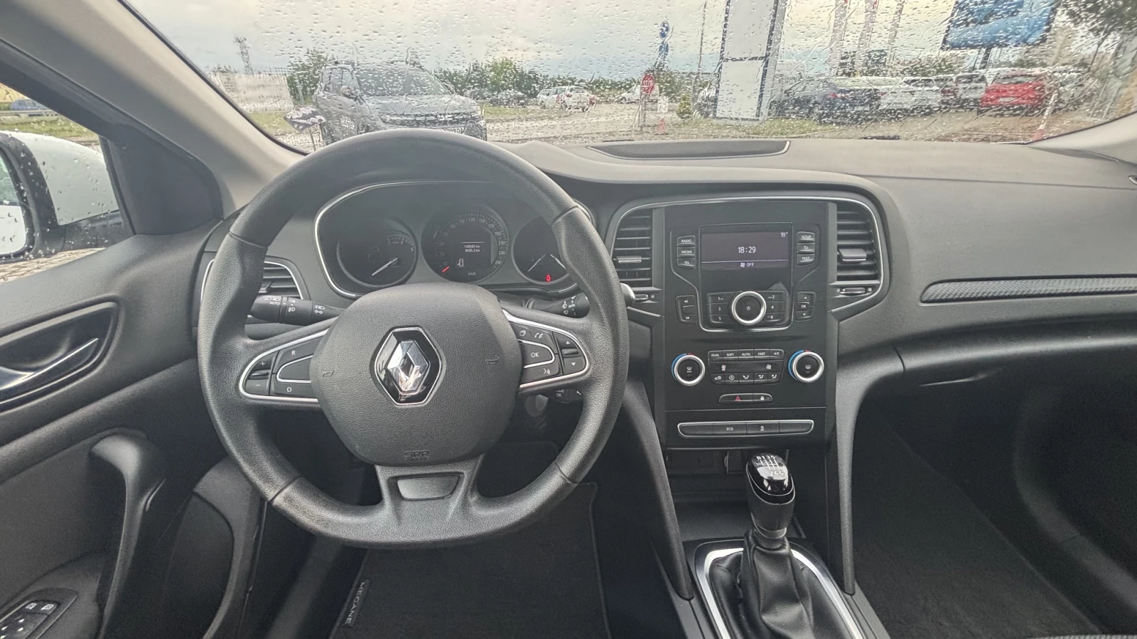 Renault Megane TCe 140 бензин BVM6, снимка 16 - Автомобили и джипове - 54645087