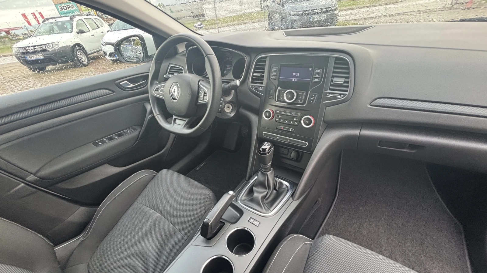 Renault Megane TCe 140 бензин BVM6, снимка 11 - Автомобили и джипове - 54645087