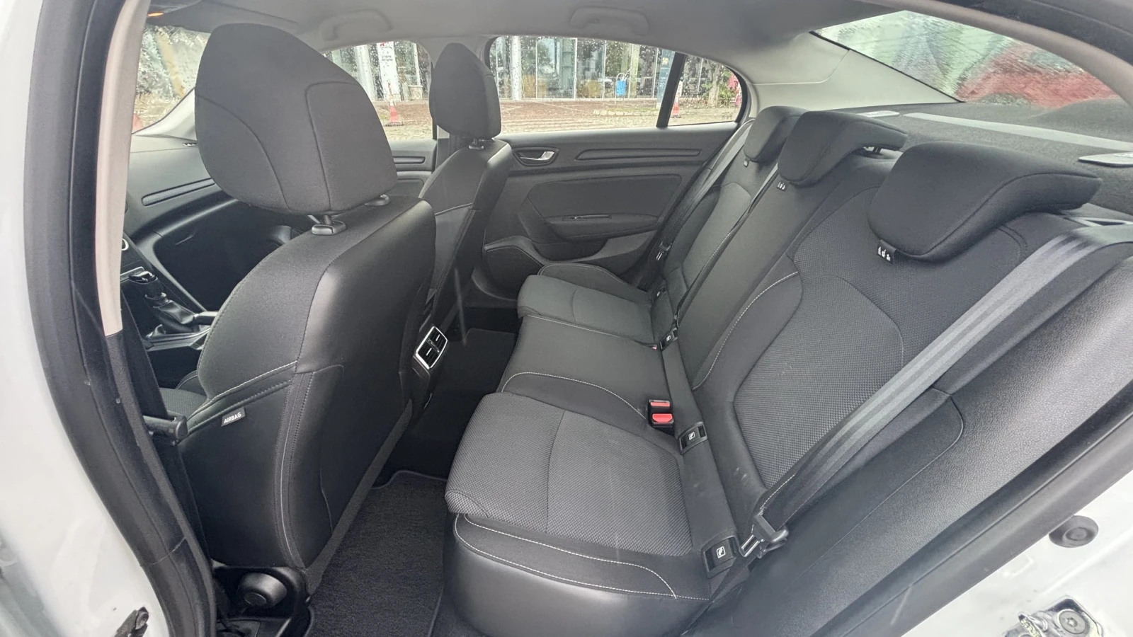 Renault Megane TCe 140 бензин BVM6, снимка 10 - Автомобили и джипове - 54645087