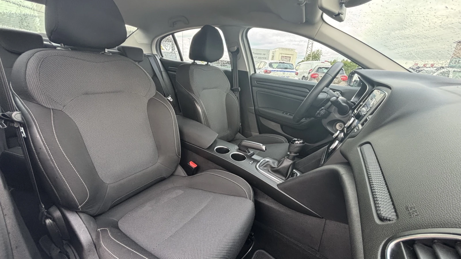 Renault Megane TCe 140 бензин BVM6, снимка 13 - Автомобили и джипове - 54645087