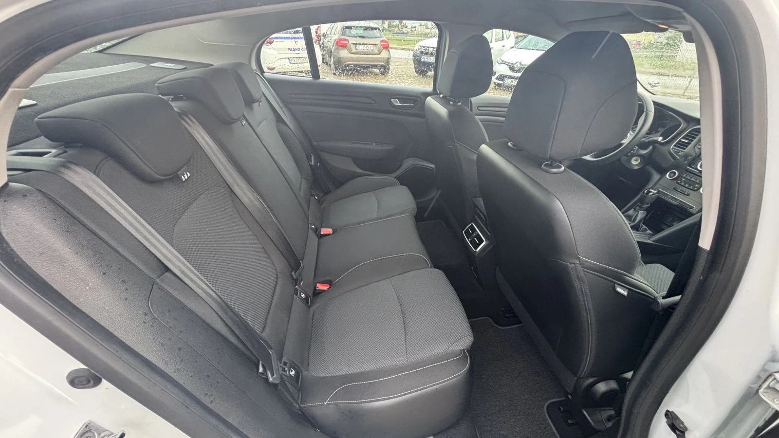 Renault Megane TCe 140 бензин BVM6, снимка 9 - Автомобили и джипове - 54645087