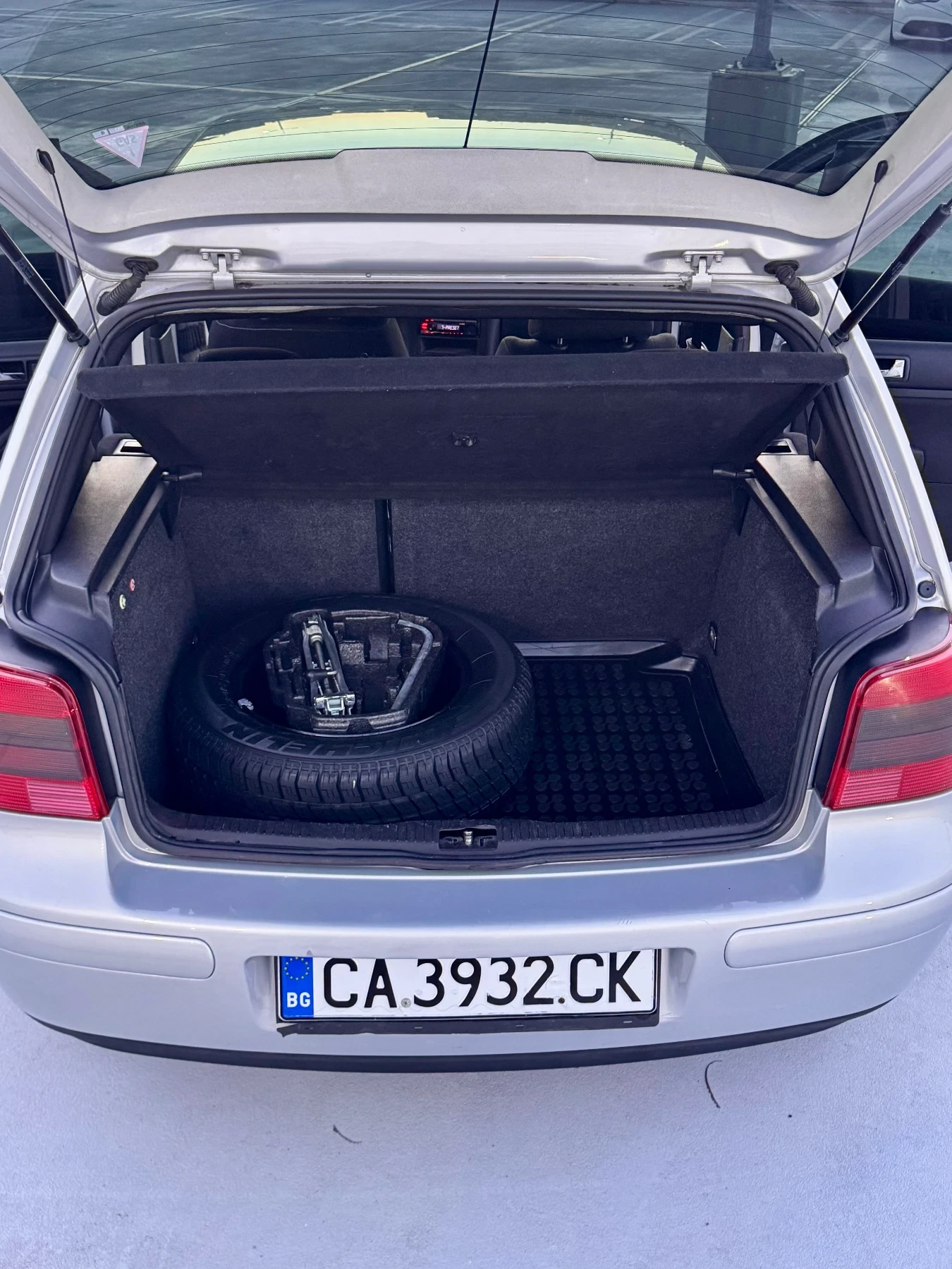 VW Golf 1.6 GAS, снимка 10 - Автомобили и джипове - 54840646