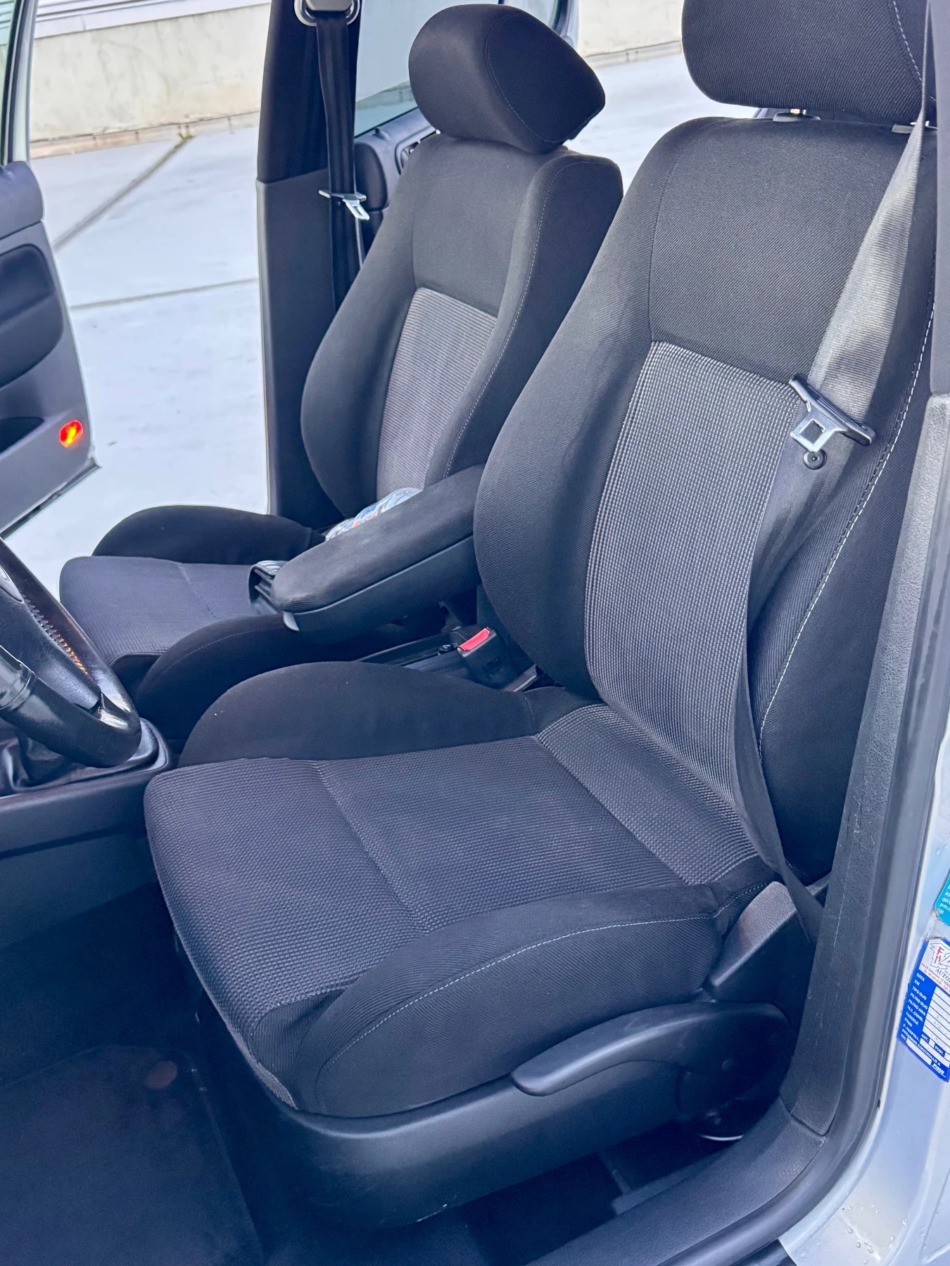 VW Golf 1.6 GAS, снимка 6 - Автомобили и джипове - 54840646
