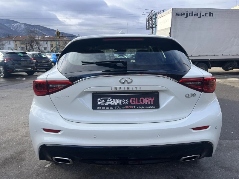Infiniti Q30 1.5 DISEL, снимка 5 - Автомобили и джипове - 53120087