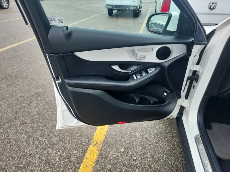 Mercedes-Benz GLC * 300 * CARFAX * ЦЕНА ДО БГ, снимка 12 - Автомобили и джипове - 53236781