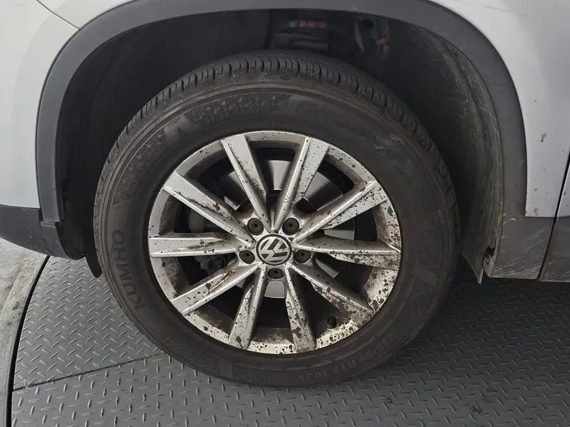 VW Tiguan 2.0 Tdi Comfort 5N, снимка 5 - Автомобили и джипове - 56206413