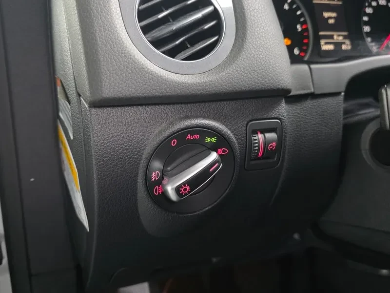 VW Tiguan 2.0 Tdi Comfort 5N, снимка 17 - Автомобили и джипове - 56206413