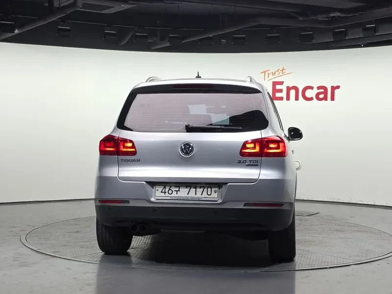 VW Tiguan 2.0 Tdi Comfort 5N, снимка 4 - Автомобили и джипове - 56206413
