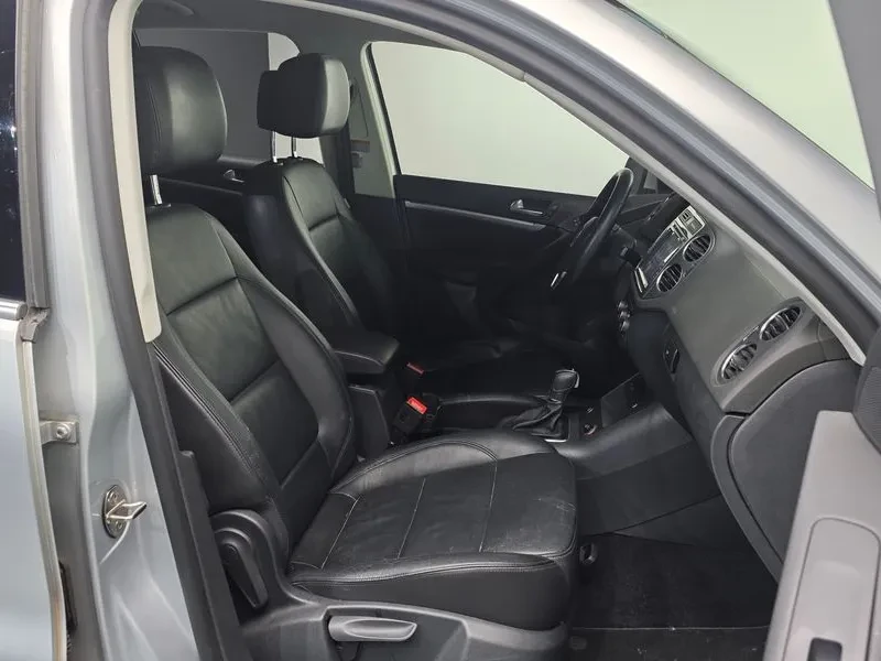 VW Tiguan 2.0 Tdi Comfort 5N, снимка 10 - Автомобили и джипове - 56206413