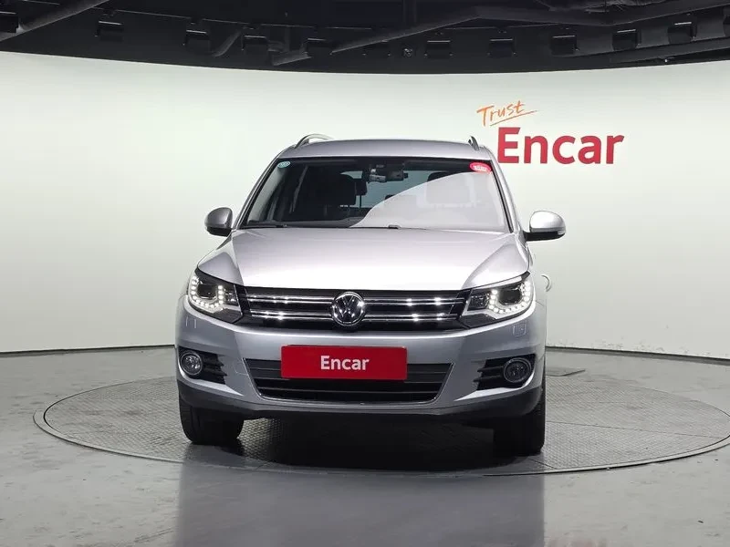 VW Tiguan 2.0 Tdi Comfort 5N, снимка 3 - Автомобили и джипове - 56206413