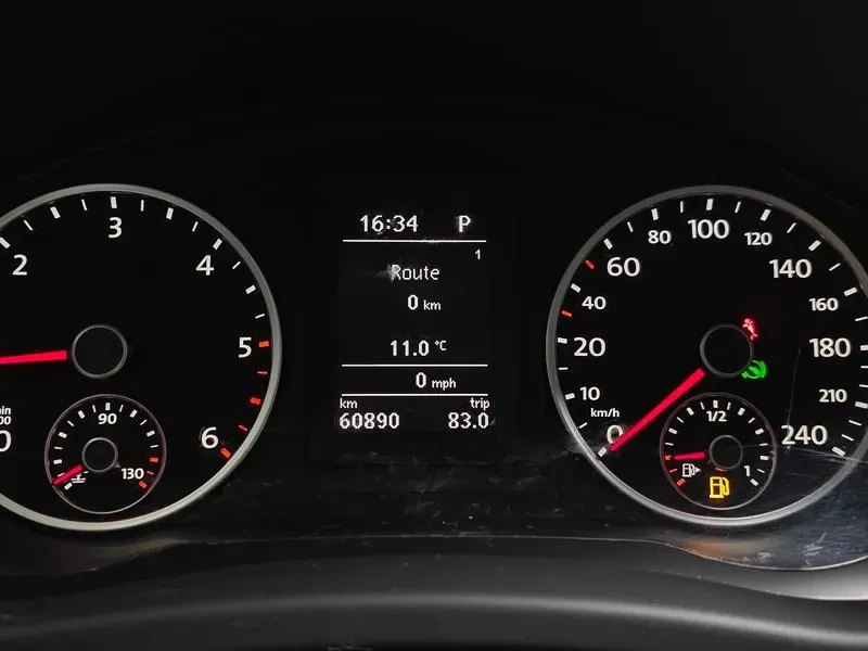 VW Tiguan 2.0 Tdi Comfort 5N, снимка 8 - Автомобили и джипове - 56206413