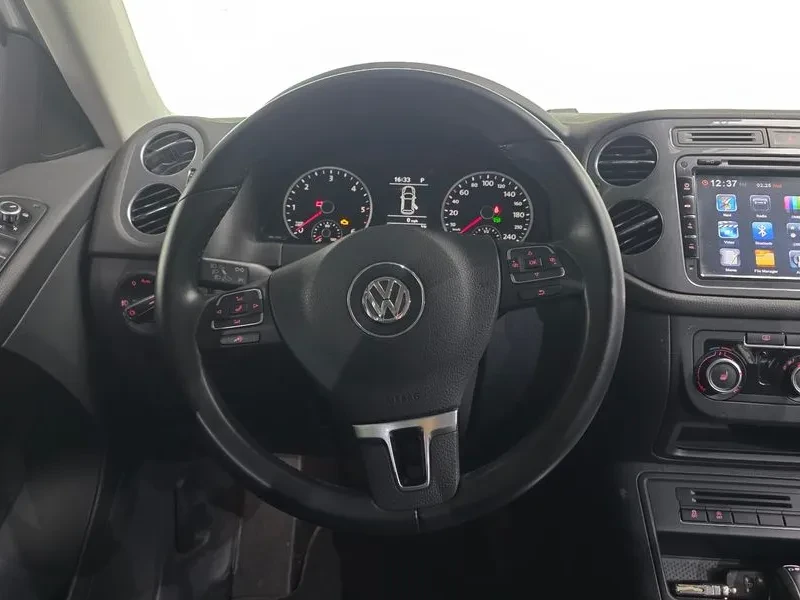 VW Tiguan 2.0 Tdi Comfort 5N, снимка 13 - Автомобили и джипове - 56206413