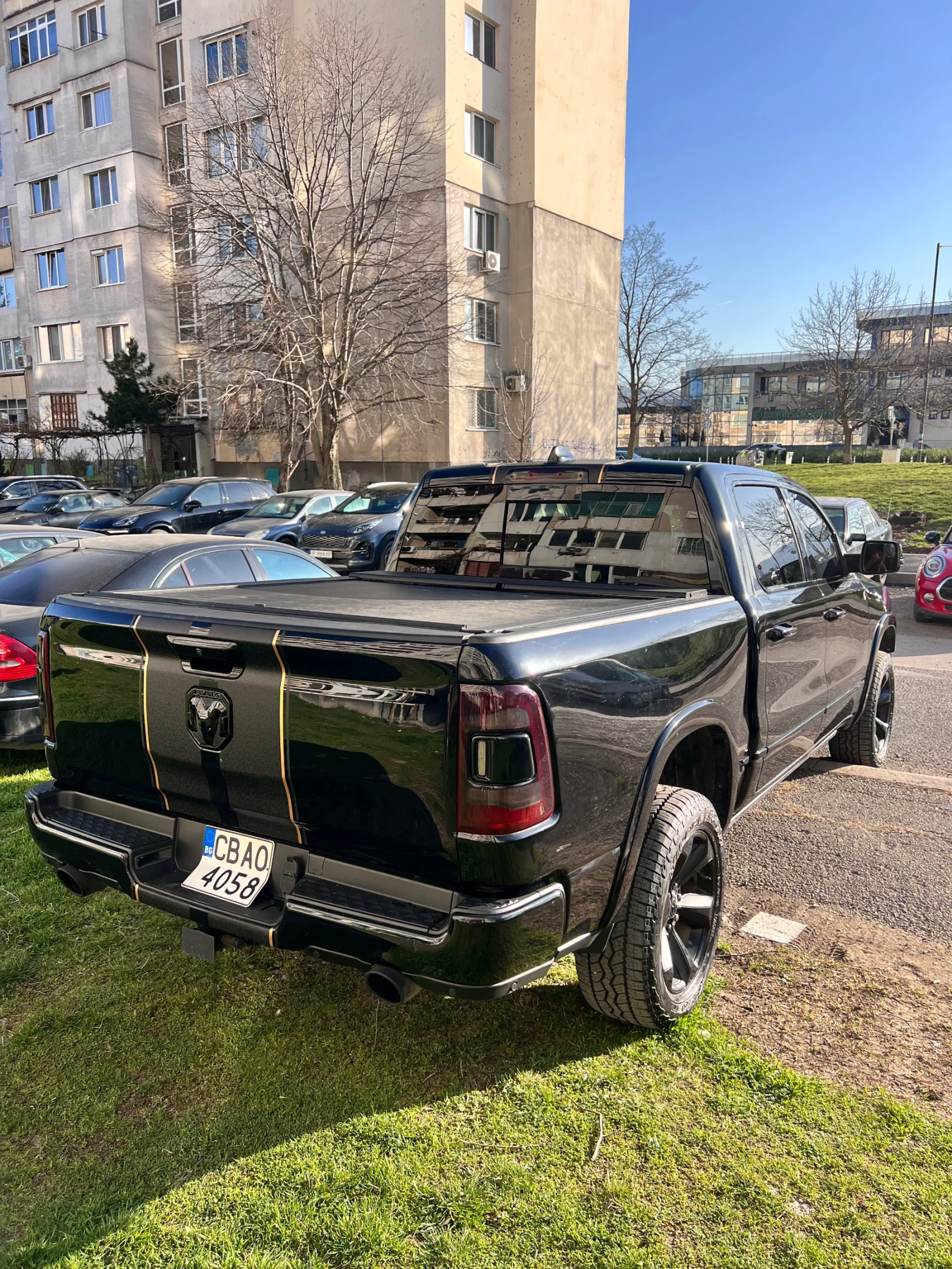 Dodge RAM 1500 Limited 5.7 HEMI eTorque | Газ | 4x4 | Пиано лак!, снимка 4 - Автомобили и джипове - 53893372