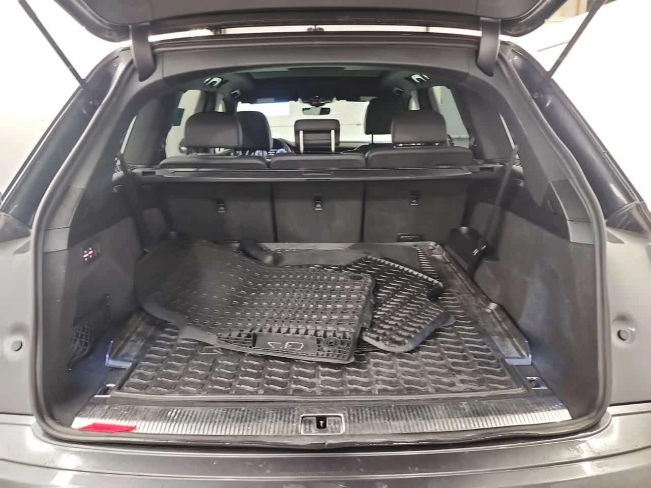 Audi Q7 * PROGRESSIV * CARFAX* 2 КЛЮЧА* ПАНОРАМА* 360 КАМЕ, снимка 15 - Автомобили и джипове - 53870811