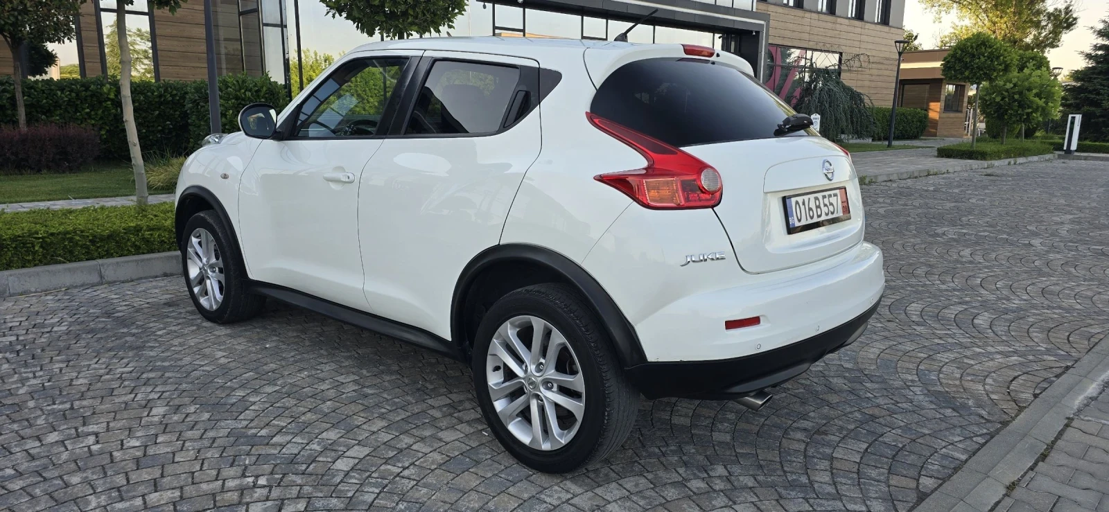 Nissan Juke 1.5dci/НОВ/ЛИЗИНГ/НАВИ/КАМЕРА, снимка 4 - Автомобили и джипове - 54697483