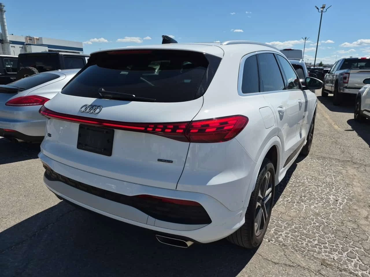 Audi Q5 PROGRESSIV | CARFAX | АВТОКРЕДИТ БЕЗ ПЪРВОНАЧАЛНА , снимка 3 - Автомобили и джипове - 55362093