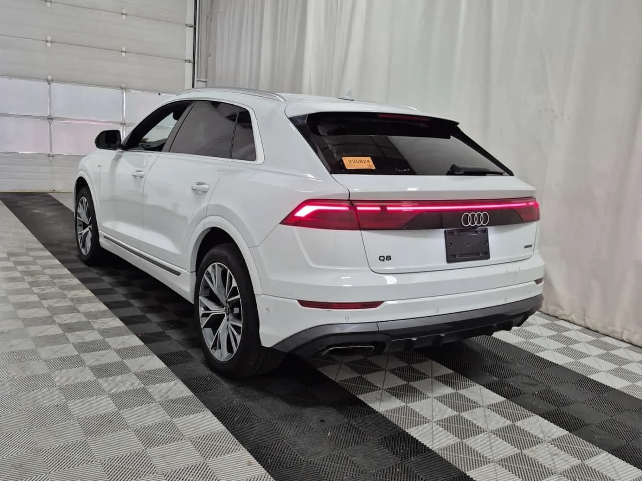 Audi Q8 3.0 TFSI| HUD| 360| PANO| , снимка 4 - Автомобили и джипове - 56307600