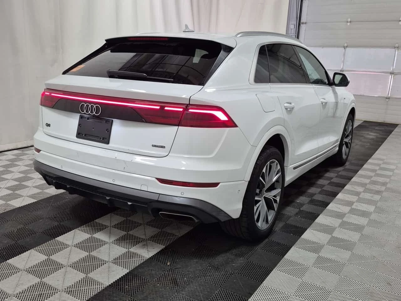 Audi Q8 3.0 TFSI| HUD| 360| PANO| , снимка 3 - Автомобили и джипове - 56307600
