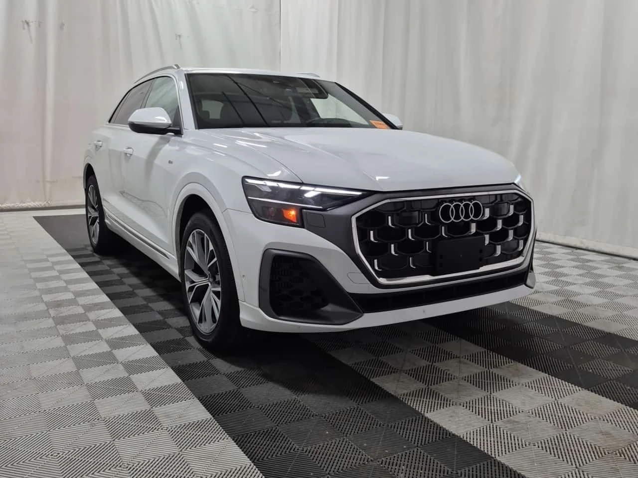 Audi Q8 3.0 TFSI| HUD| 360| PANO| , снимка 2 - Автомобили и джипове - 56307600