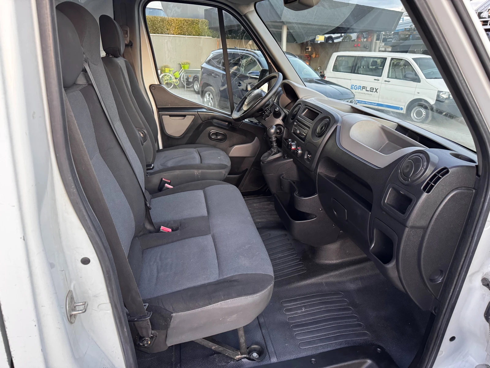 Renault Master 2.3dCI Клима Euro 5A - изображение 8