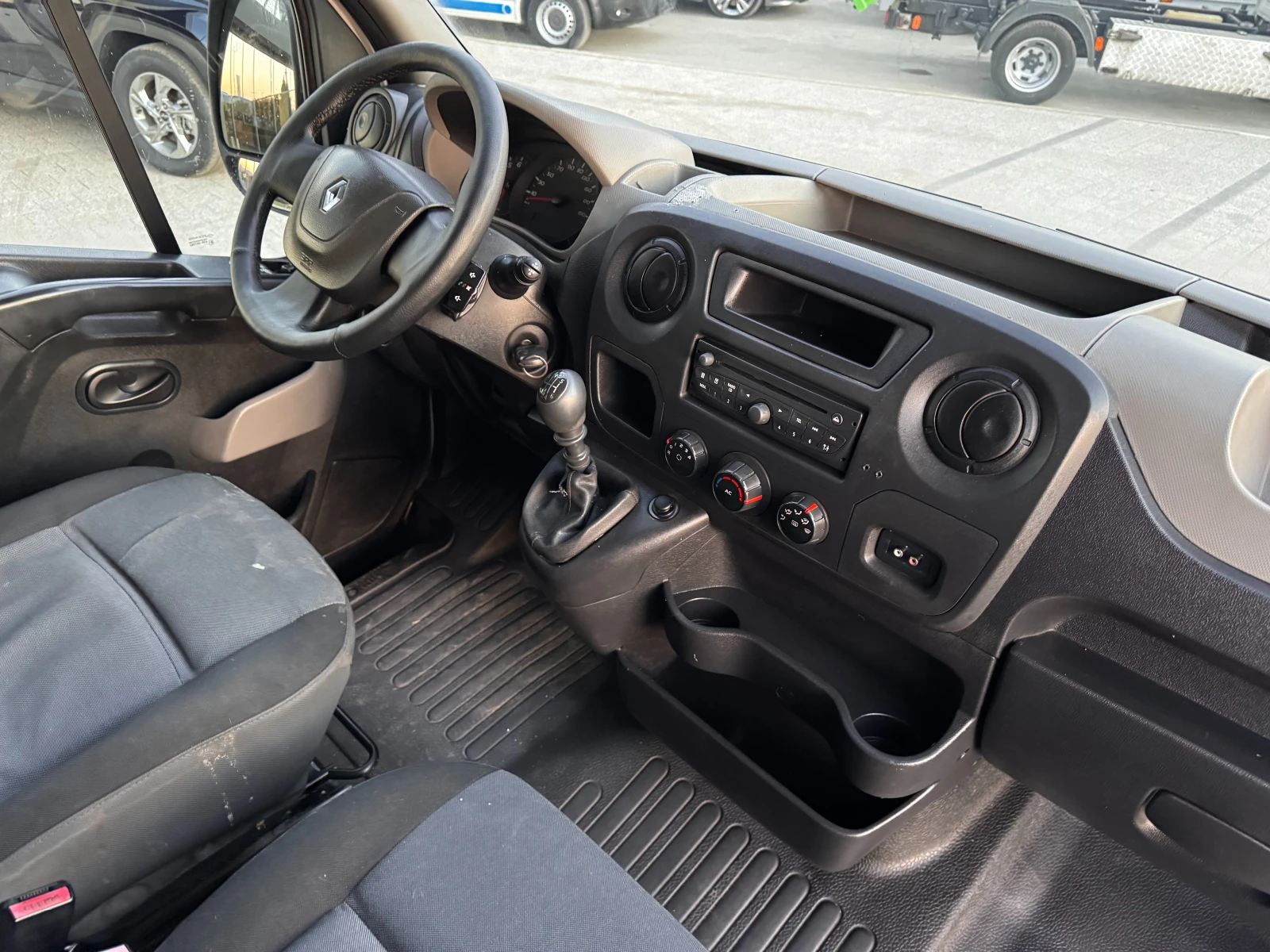 Renault Master 2.3dCI Клима Euro 5A - изображение 9