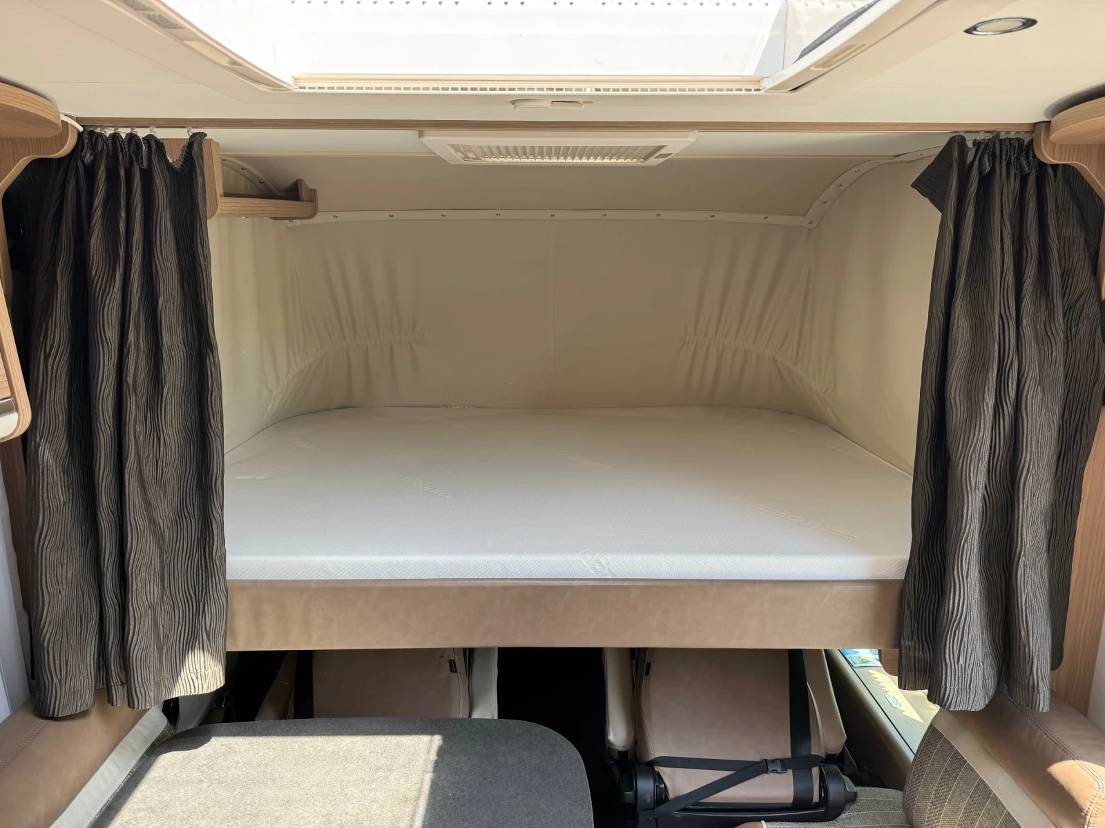 Кемпер Carthago Malibu 440 QB , снимка 5 - Каравани и кемпери - 53967357