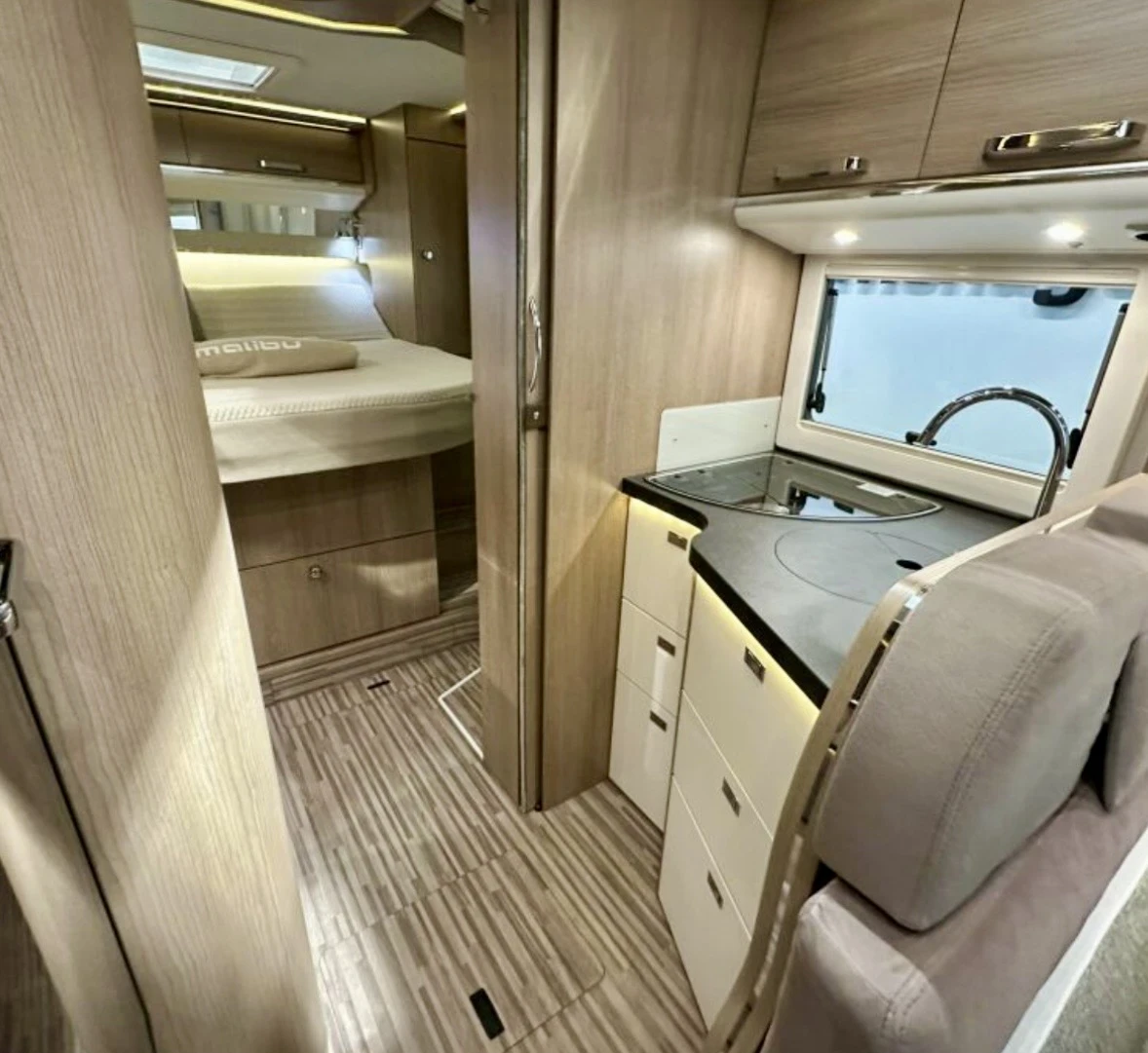 Кемпер Carthago Malibu 440 QB , снимка 11 - Каравани и кемпери - 53967357