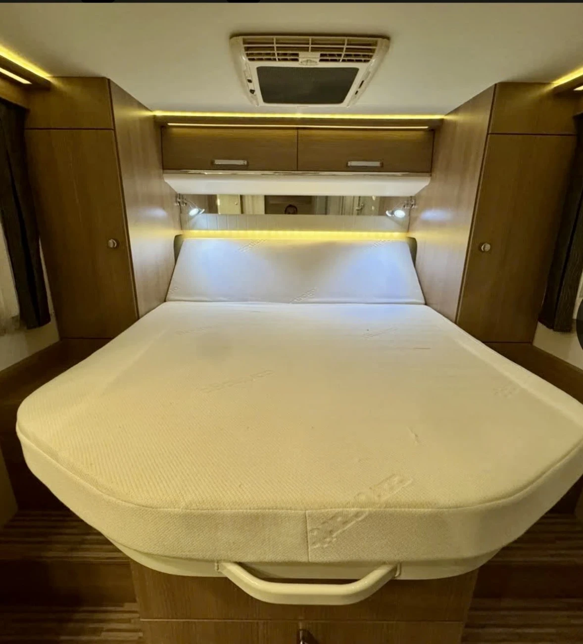 Кемпер Carthago Malibu 440 QB , снимка 4 - Каравани и кемпери - 53967357