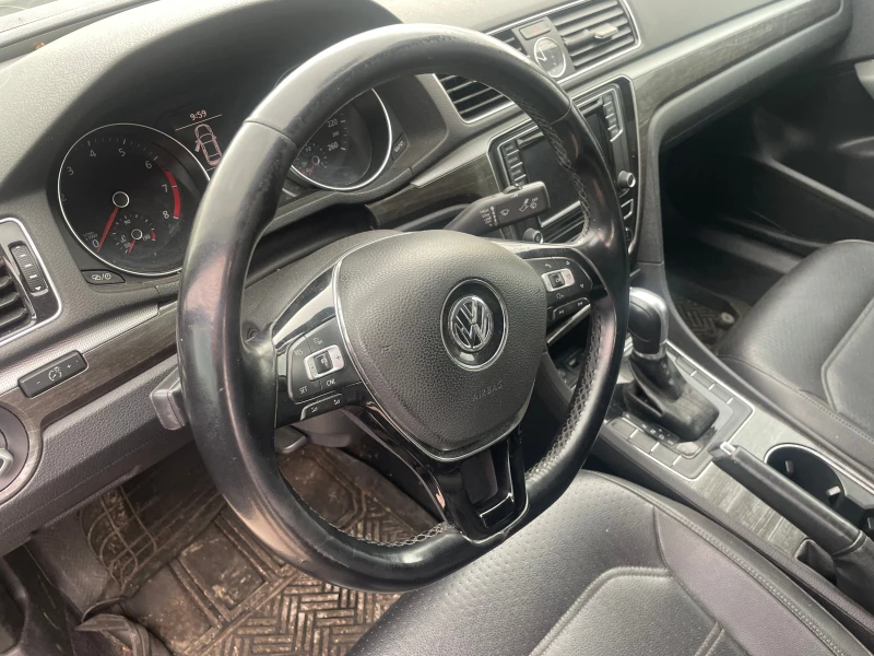 VW Passat 1.8 TSI Американски модел, снимка 13 - Автомобили и джипове - 47095880