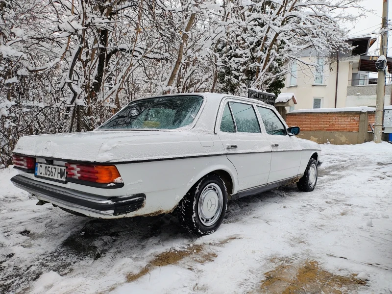 Mercedes-Benz 123 200 D, снимка 4 - Автомобили и джипове - 49204929