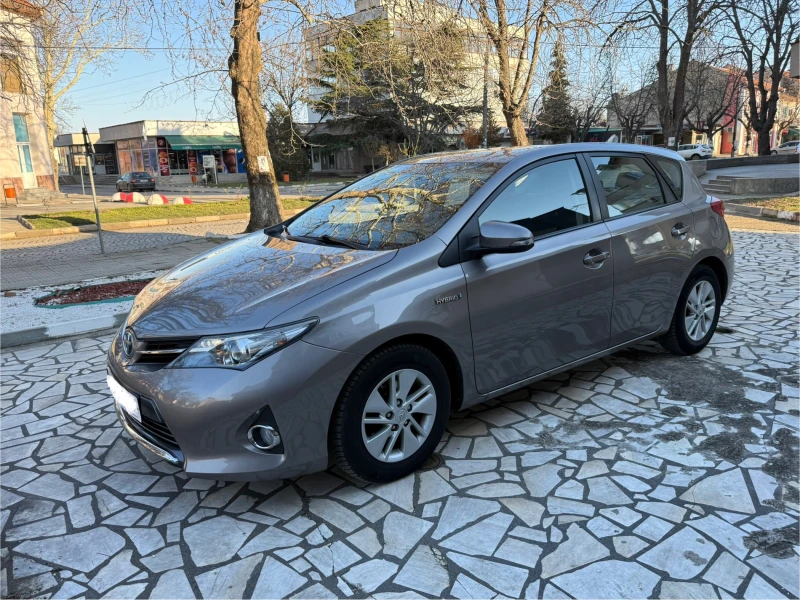 Toyota Auris HYBRID, снимка 3 - Автомобили и джипове - 49235771