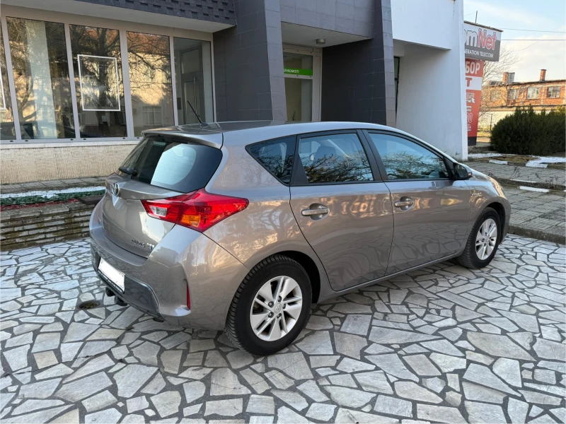 Toyota Auris HYBRID, снимка 6 - Автомобили и джипове - 49235771