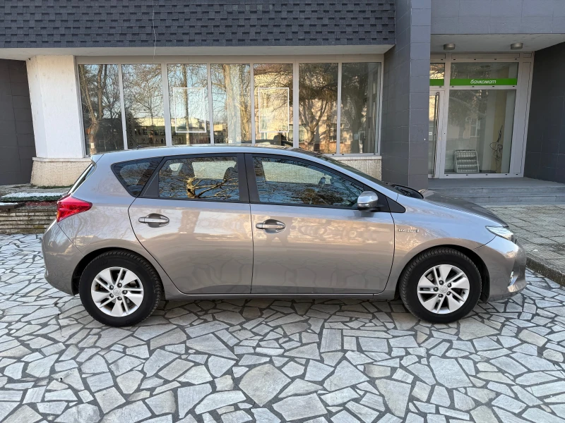 Toyota Auris HYBRID, снимка 5 - Автомобили и джипове - 49235771