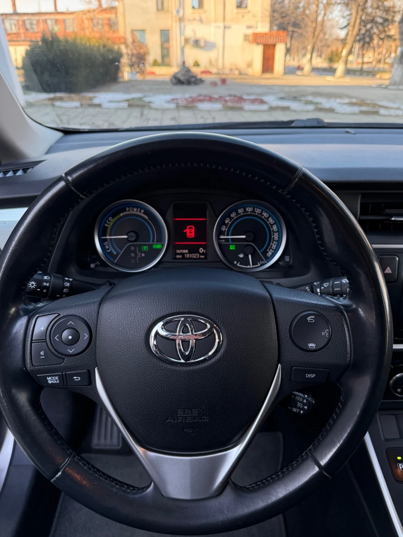 Toyota Auris HYBRID, снимка 9 - Автомобили и джипове - 49235771