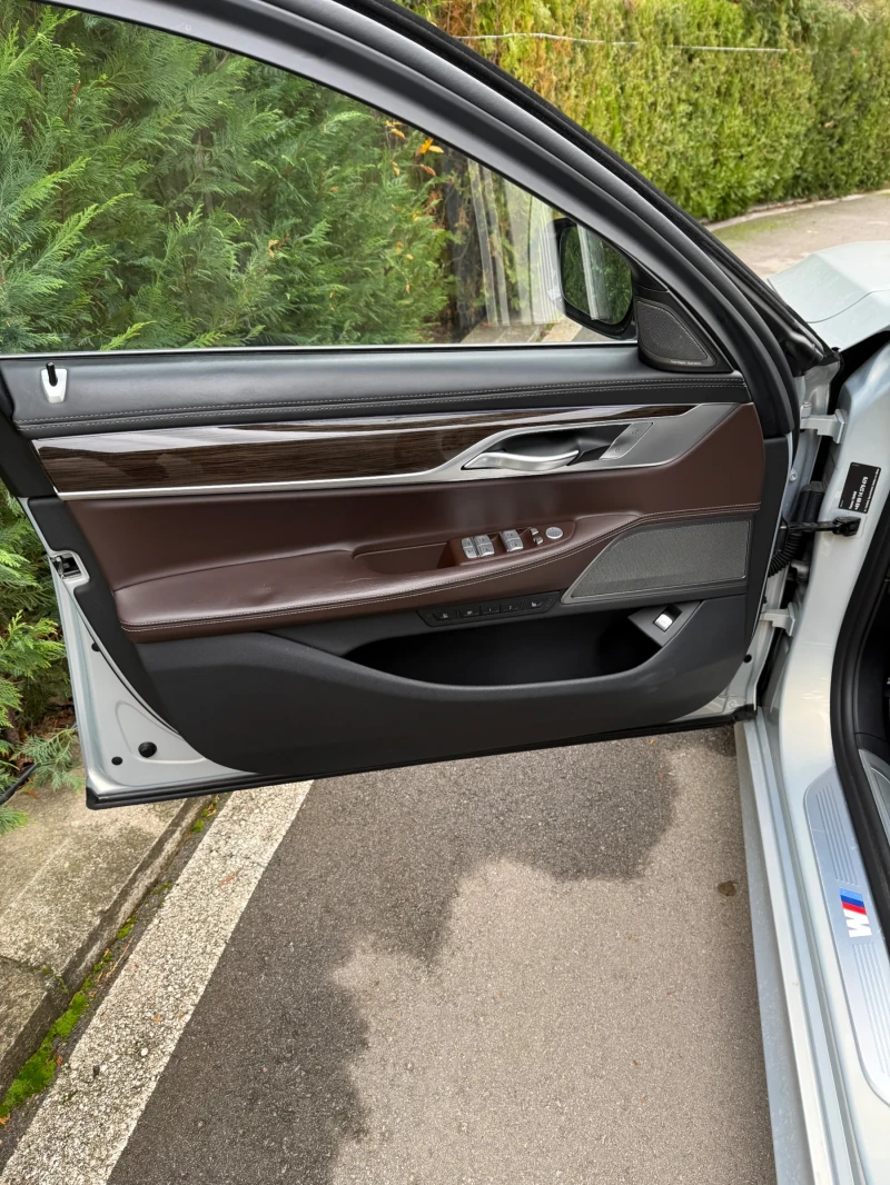 BMW 750 X drive, M-paket, снимка 13 - Автомобили и джипове - 53229152