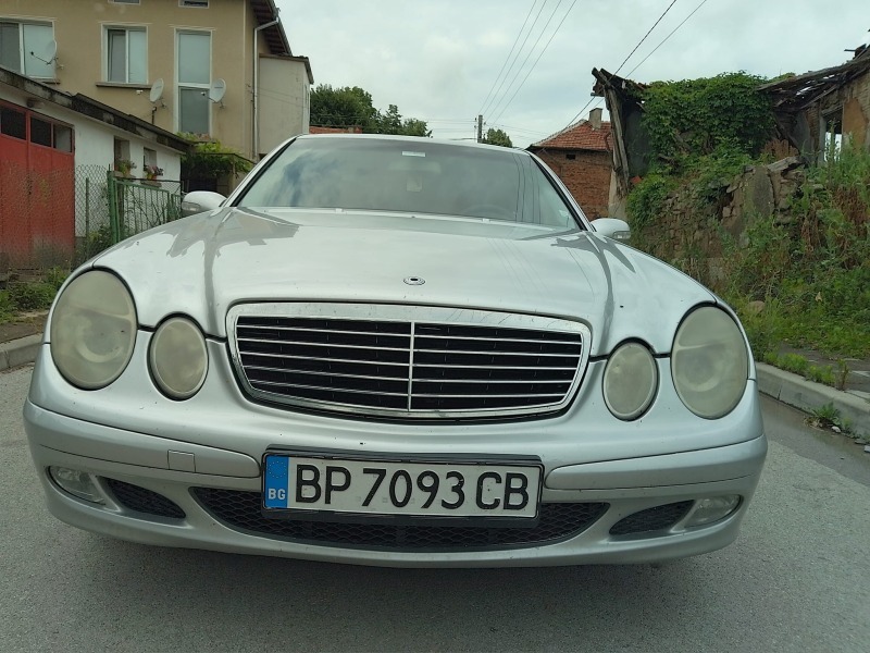 Mercedes-Benz E 220, снимка 3 - Автомобили и джипове - 46416358