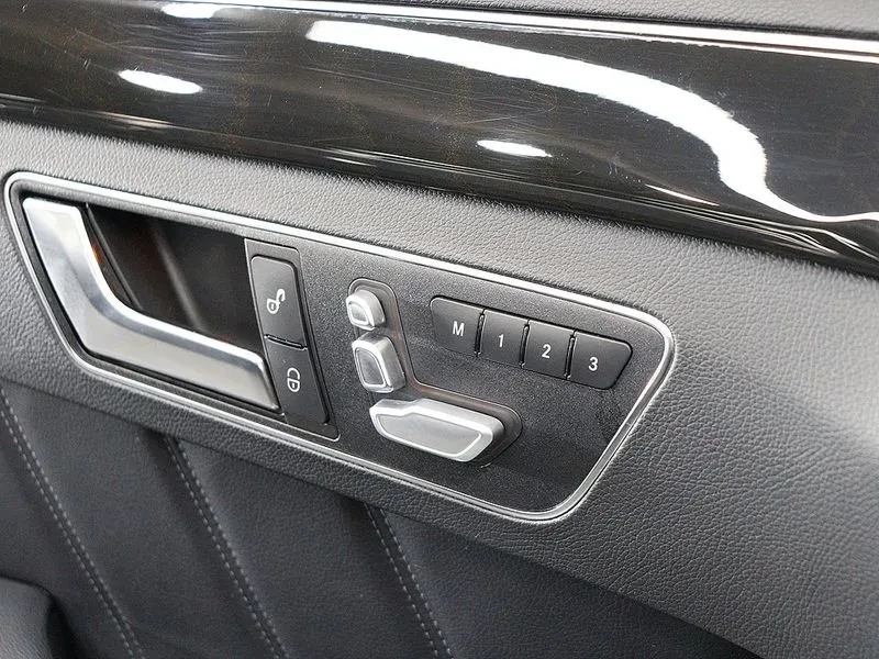 Mercedes-Benz E 220 Cdi Avantgarde, снимка 11 - Автомобили и джипове - 53876122