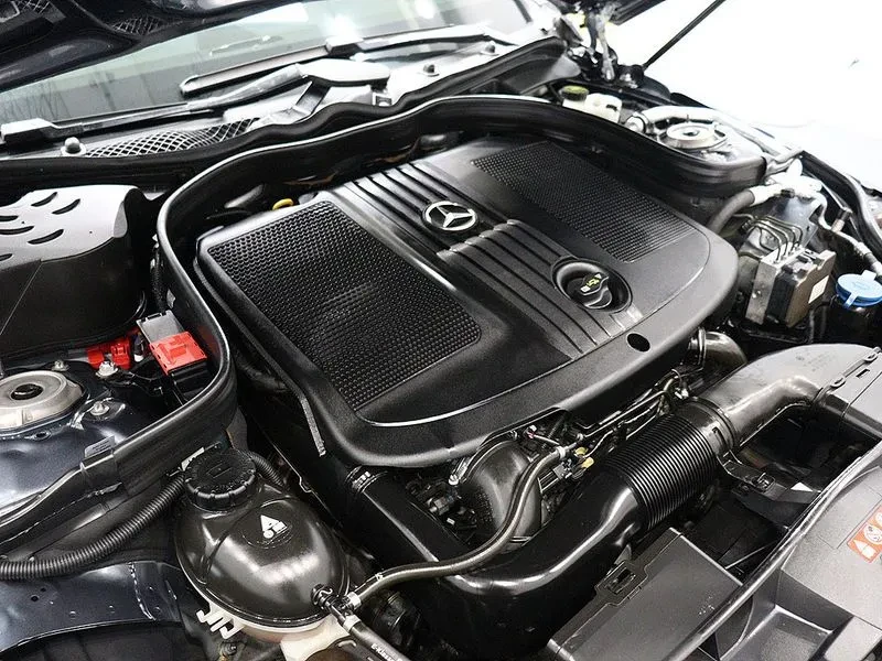 Mercedes-Benz E 220 Cdi Avantgarde, снимка 6 - Автомобили и джипове - 53876122