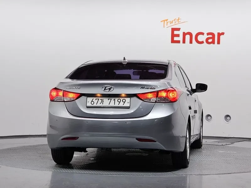 Hyundai Elantra 2Wd (2.0 E-Vgt) Mlx Luxury, снимка 4 - Автомобили и джипове - 56304050
