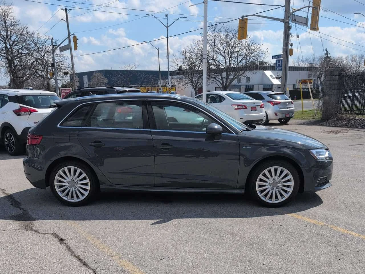 Audi A3 Etron* Progressiv * НОВИ ГУМИ* ОБСЛУЖЕН* ПОДГРЕВИ, снимка 3 - Автомобили и джипове - 54094474