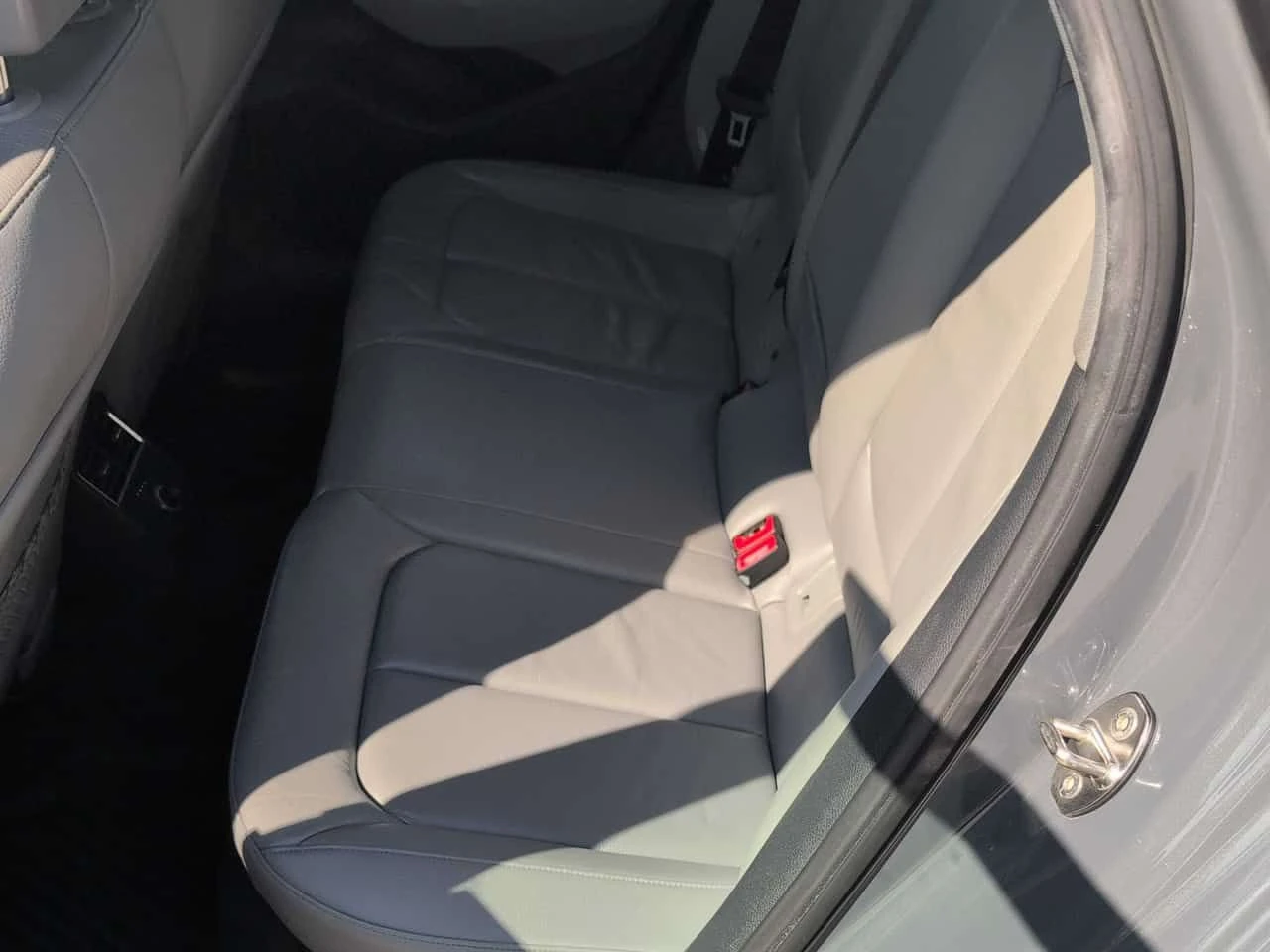 Audi A3 Etron* Progressiv * НОВИ ГУМИ* ОБСЛУЖЕН* ПОДГРЕВИ, снимка 11 - Автомобили и джипове - 54094474