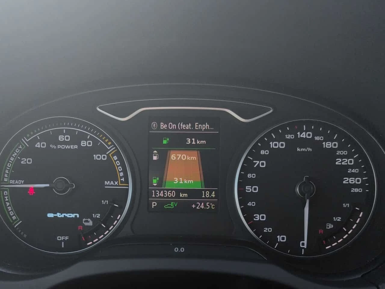 Audi A3 Etron* Progressiv * НОВИ ГУМИ* ОБСЛУЖЕН* ПОДГРЕВИ, снимка 8 - Автомобили и джипове - 54094474