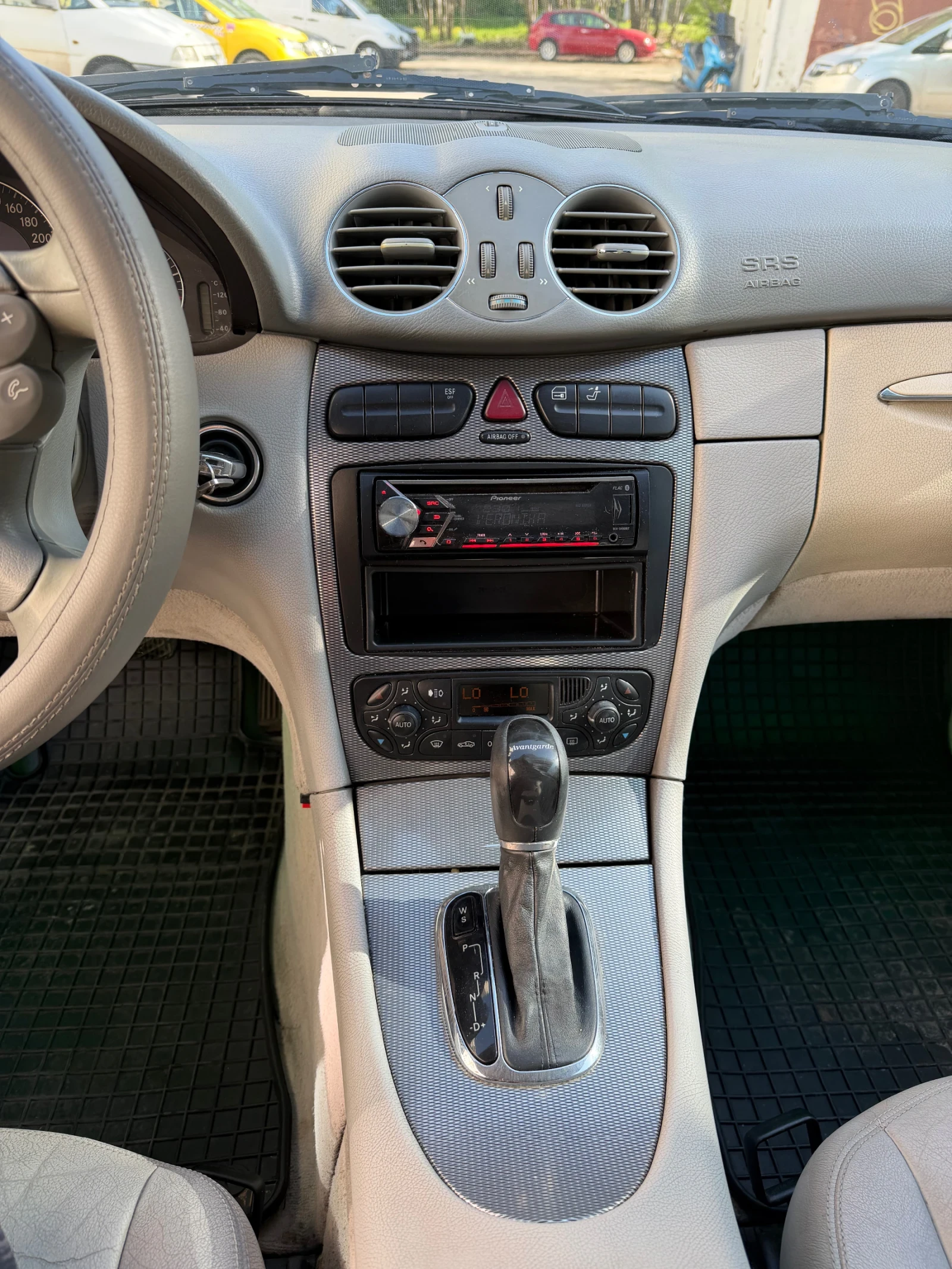 Mercedes-Benz CLK 2.7 Авангард, снимка 8 - Автомобили и джипове - 54496565