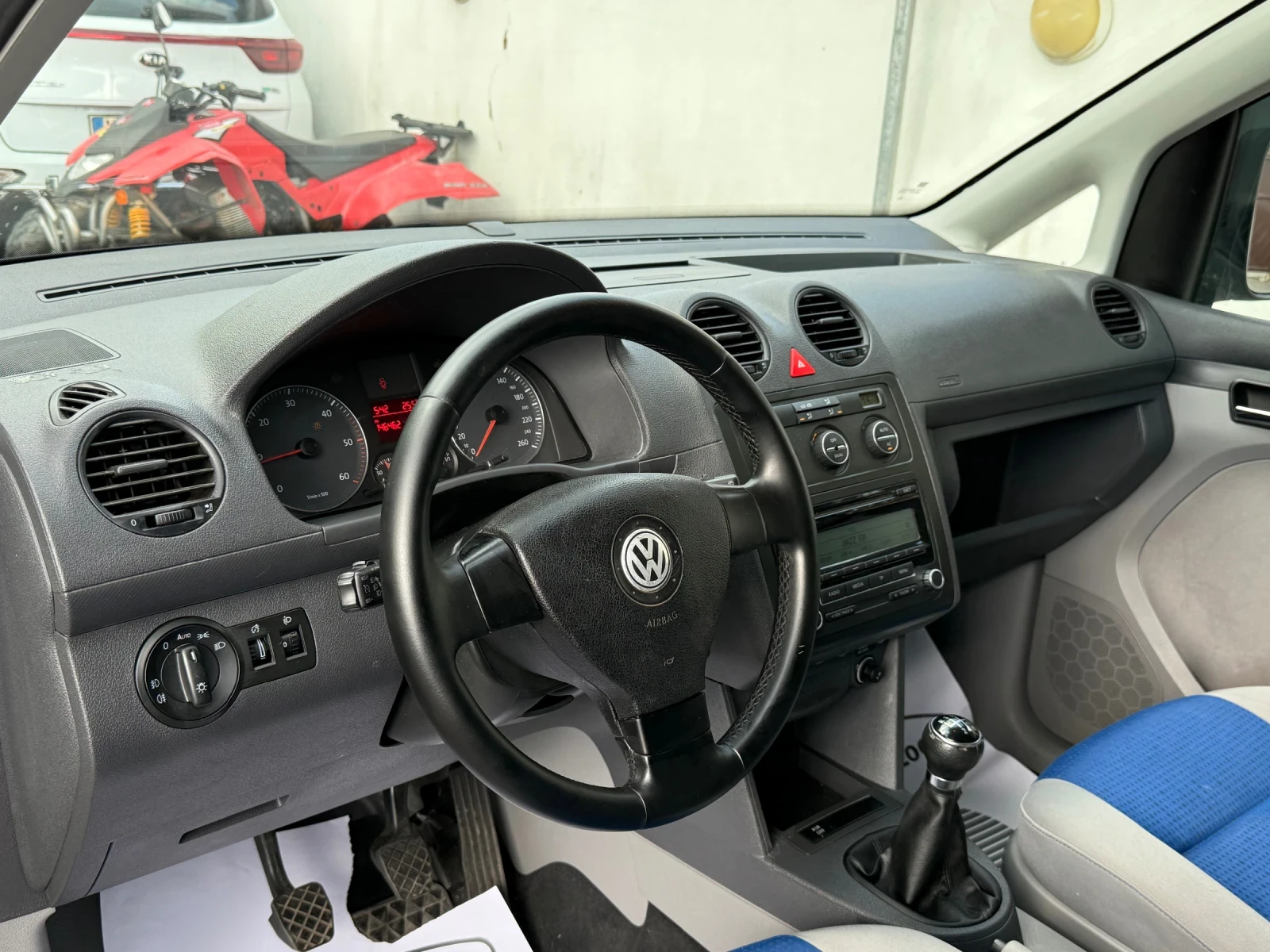VW Caddy LIFE 2.0TDI 140HP, снимка 8 - Автомобили и джипове - 54704953