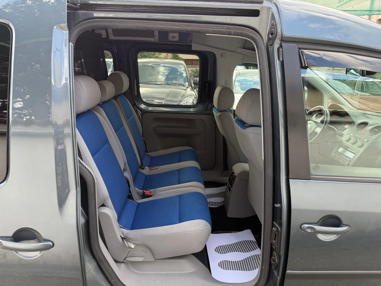 VW Caddy LIFE 2.0TDI 140HP, снимка 14 - Автомобили и джипове - 54704953