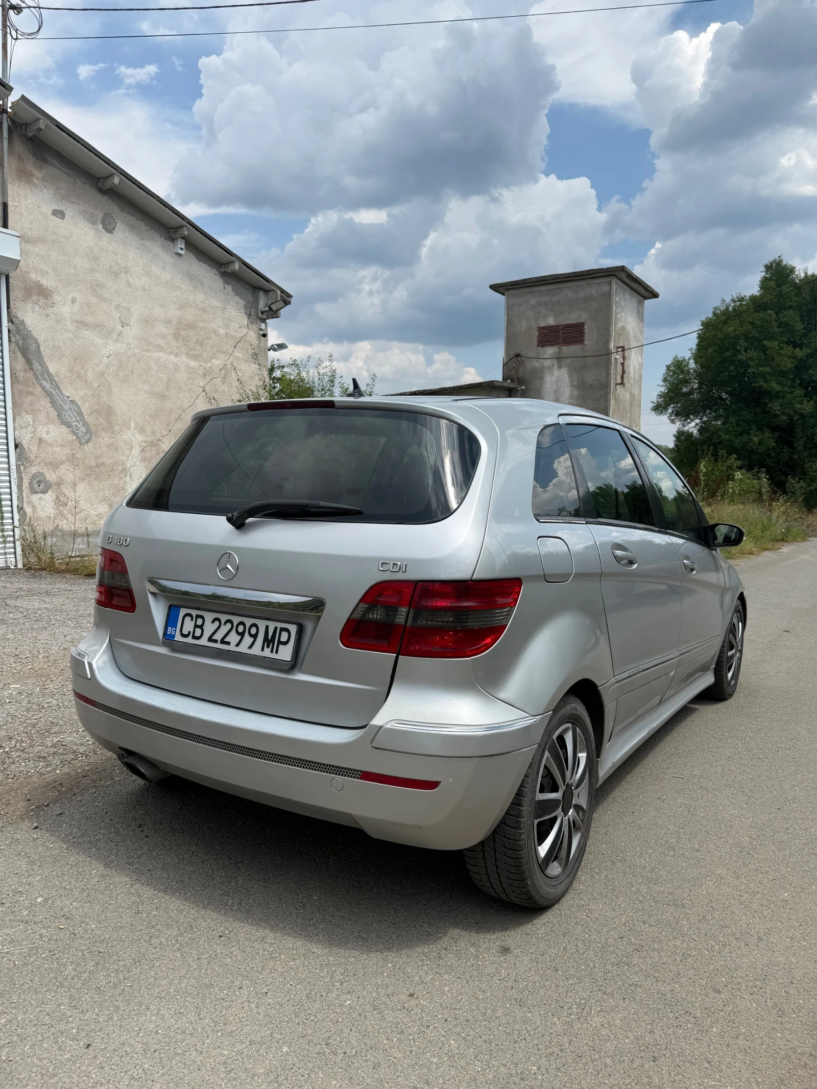 Mercedes-Benz B 180 109 кс, снимка 4 - Автомобили и джипове - 55340129