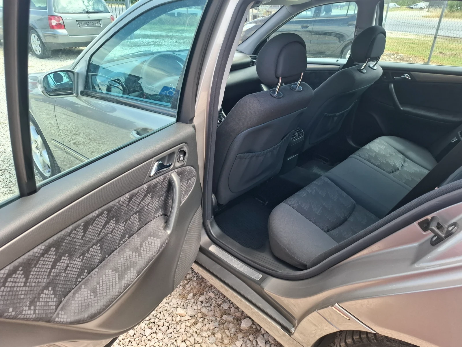 Mercedes-Benz C 200 1.8 Бензин, снимка 10 - Автомобили и джипове - 55432066