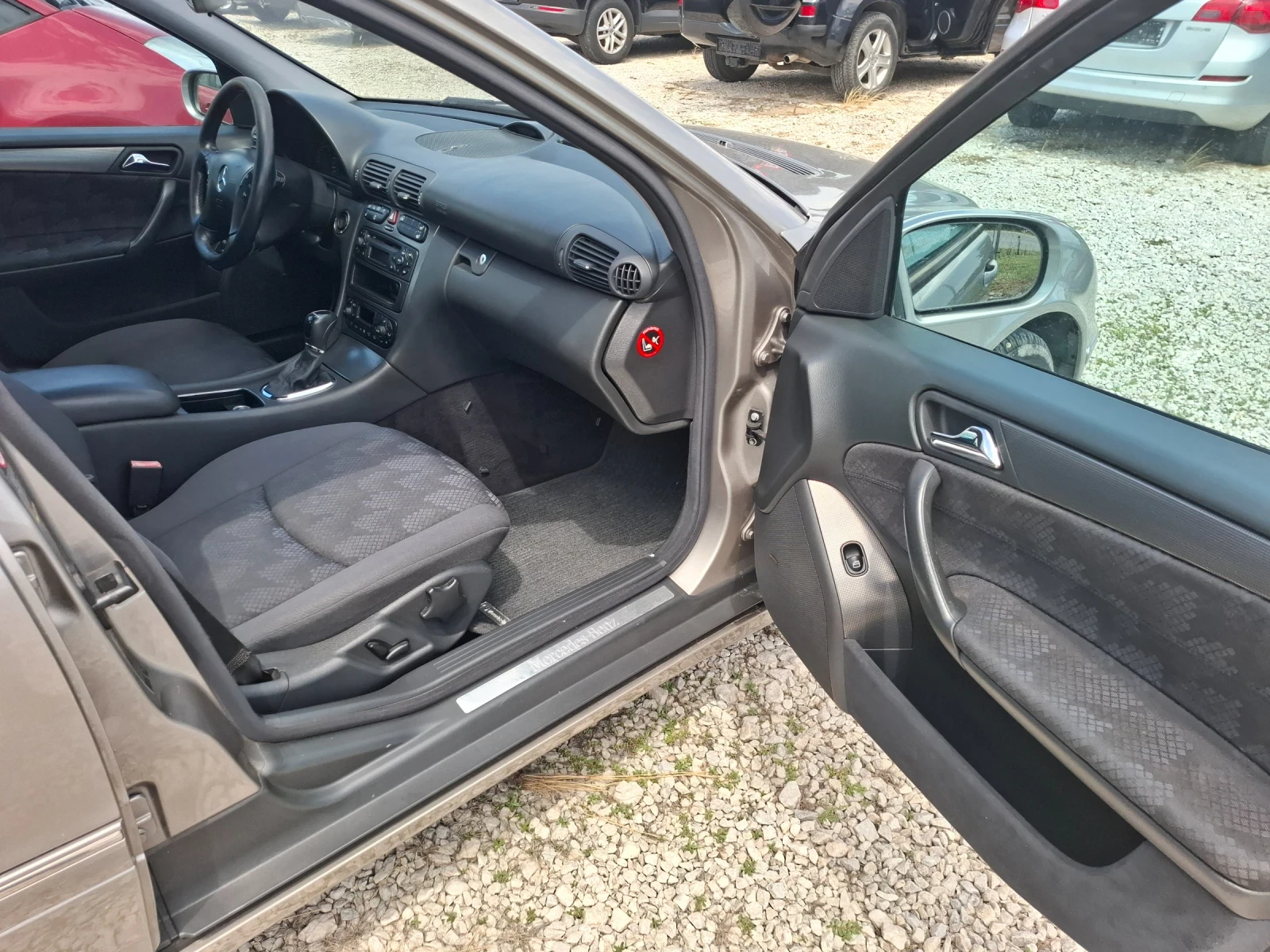 Mercedes-Benz C 200 1.8 Бензин, снимка 12 - Автомобили и джипове - 55432066