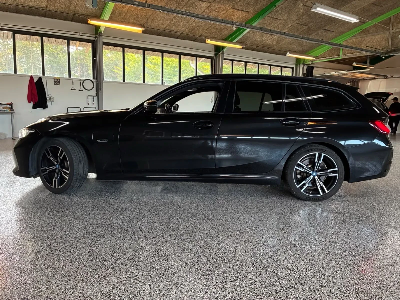 BMW 330 e Touring M-Sport, снимка 8 - Автомобили и джипове - 55686680